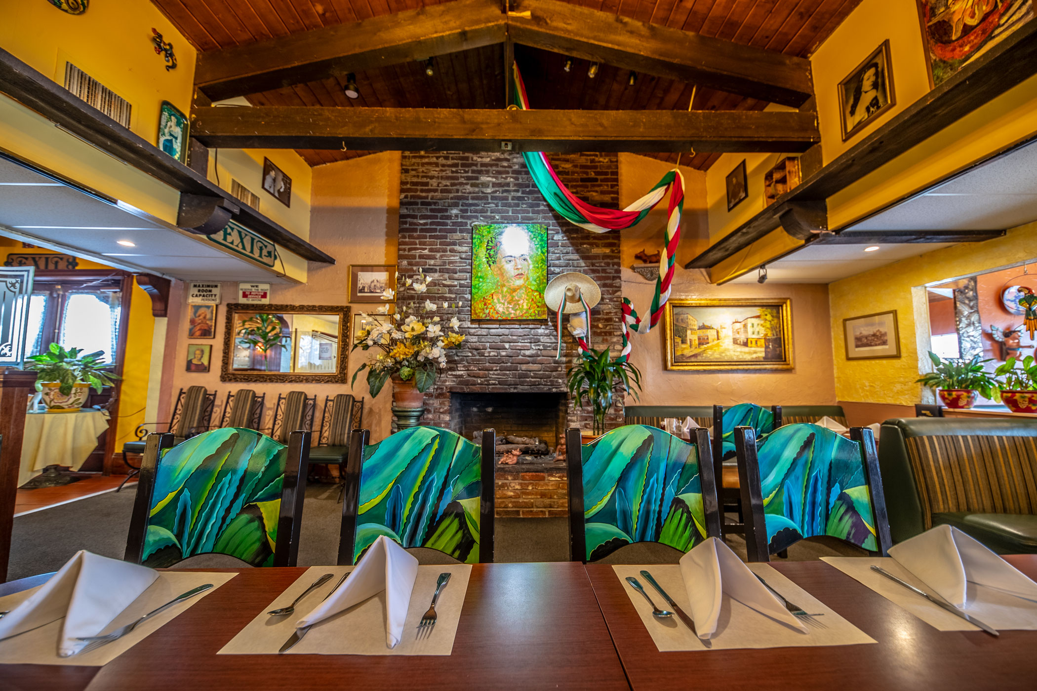 The colorful dining room at Mexico 1900
